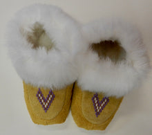 Load image into Gallery viewer, Moccasins, Children&#39;s size 5