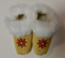 Load image into Gallery viewer, Moccasins, Woman&#39;s size 6