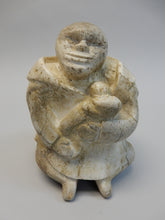 Load image into Gallery viewer, Mother and Child, Nuveeya Ipellie